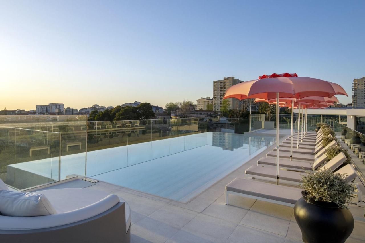Renaissance Porto Lapa Hotel Exterior photo The rooftop pool at the hotel