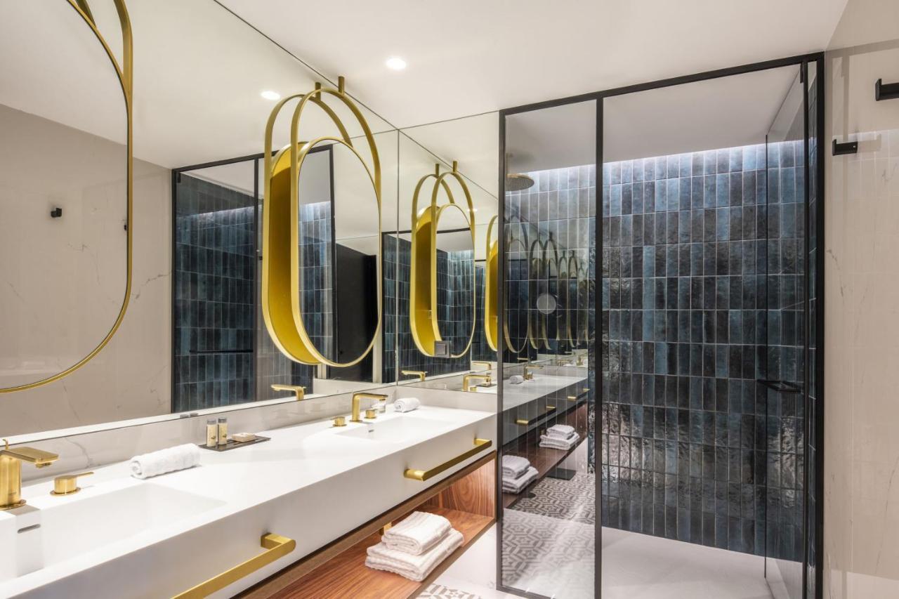 Renaissance Porto Lapa Hotel Exterior photo Bathroom