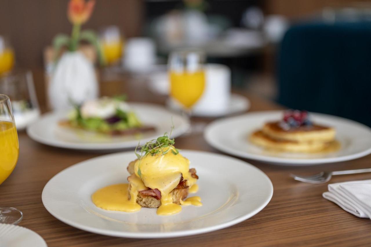 Renaissance Porto Lapa Hotel Exterior photo Eggs Benedict