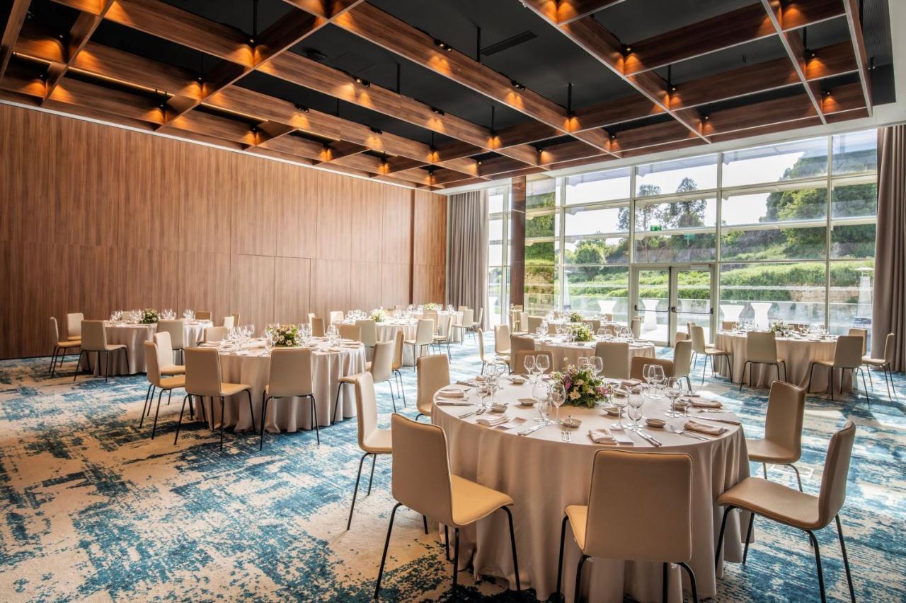Renaissance Porto Lapa Hotel Exterior photo The Riverbank