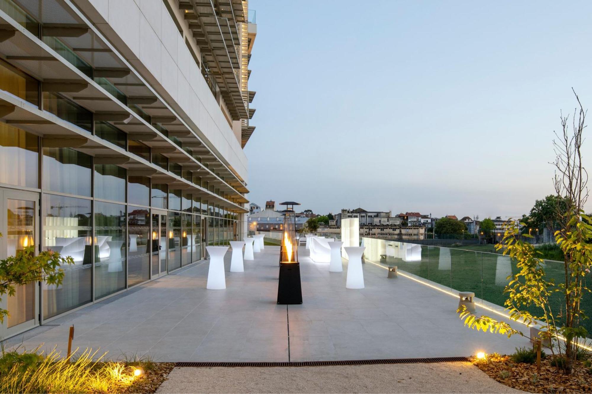Renaissance Porto Lapa Hotel Exterior photo The Sky Bar