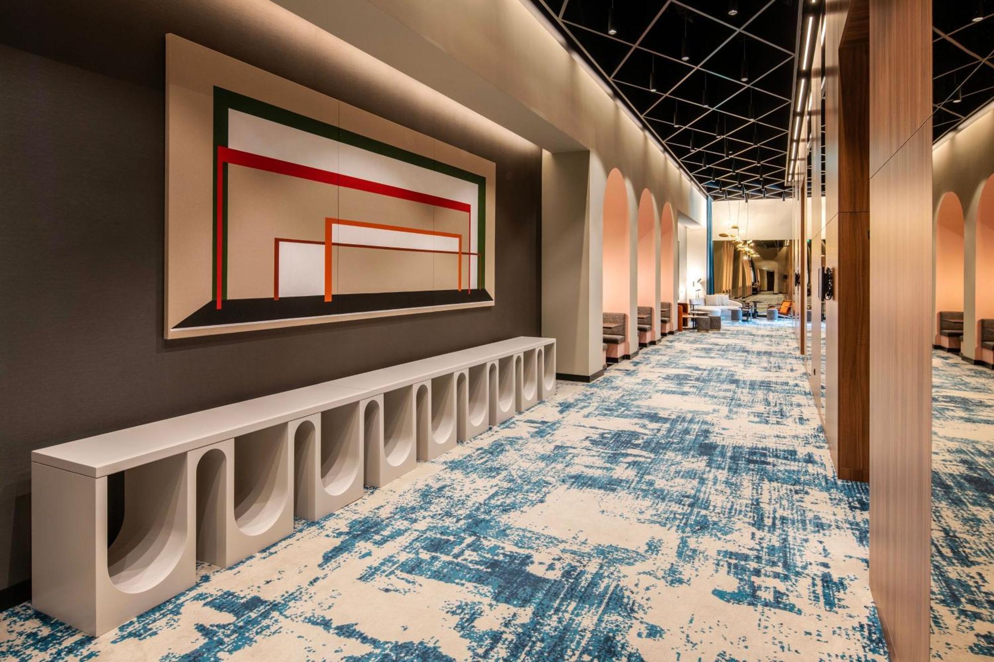 Renaissance Porto Lapa Hotel Exterior photo The interior of the new terminal