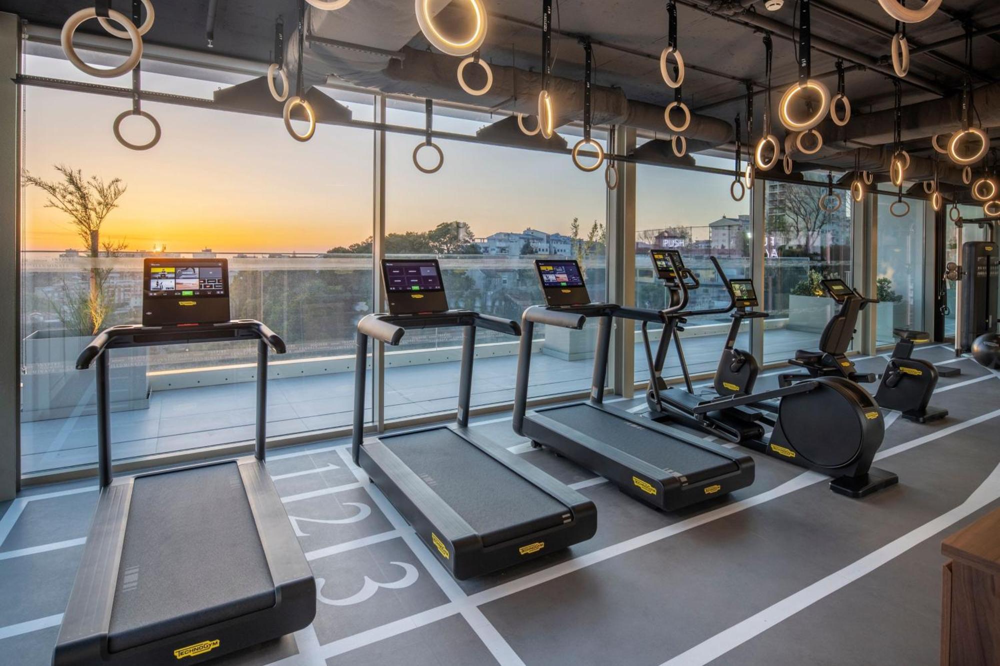 Renaissance Porto Lapa Hotel Exterior photo The gym at the 1001 Olympic Boulevard building