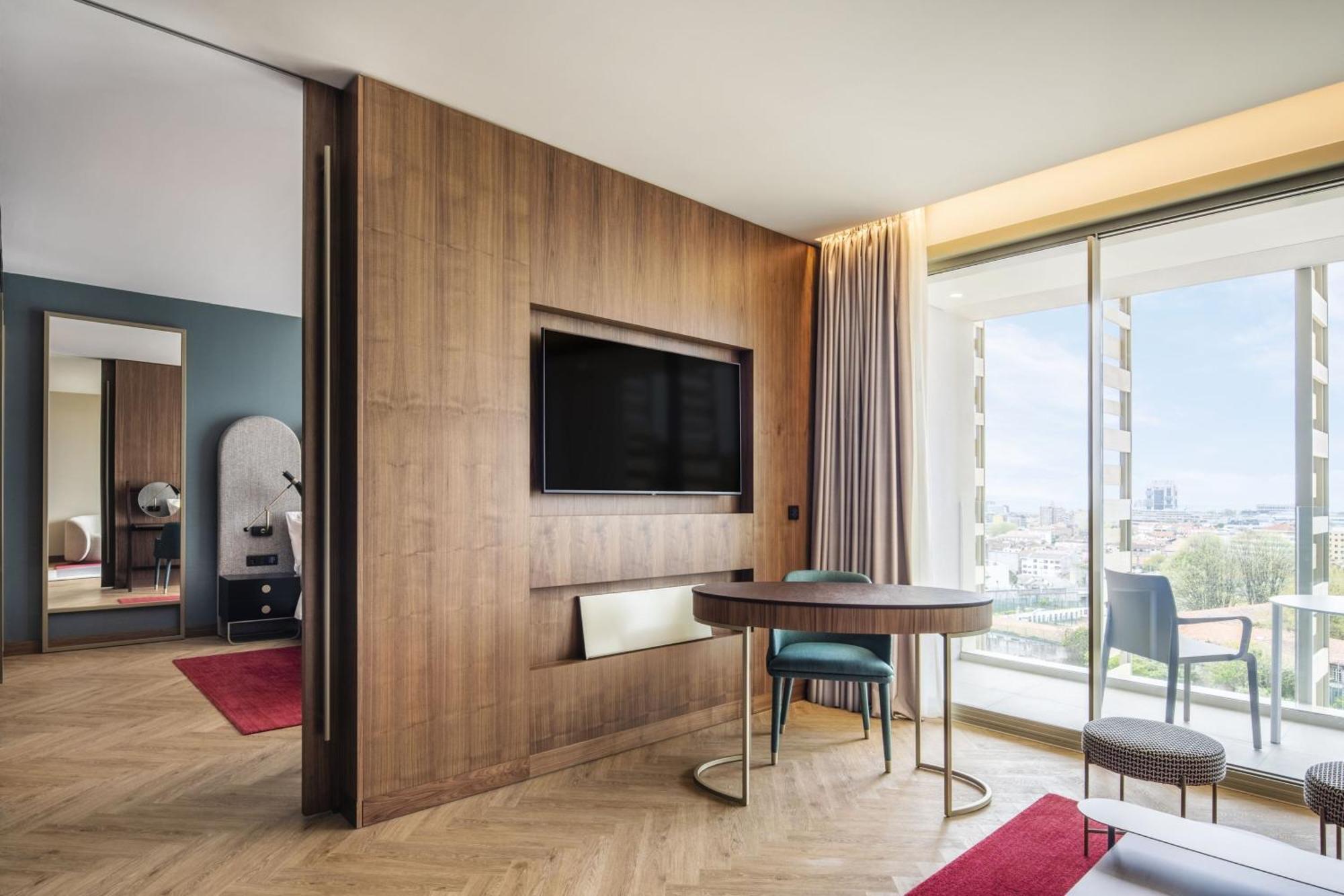 Renaissance Porto Lapa Hotel Exterior photo Suite
