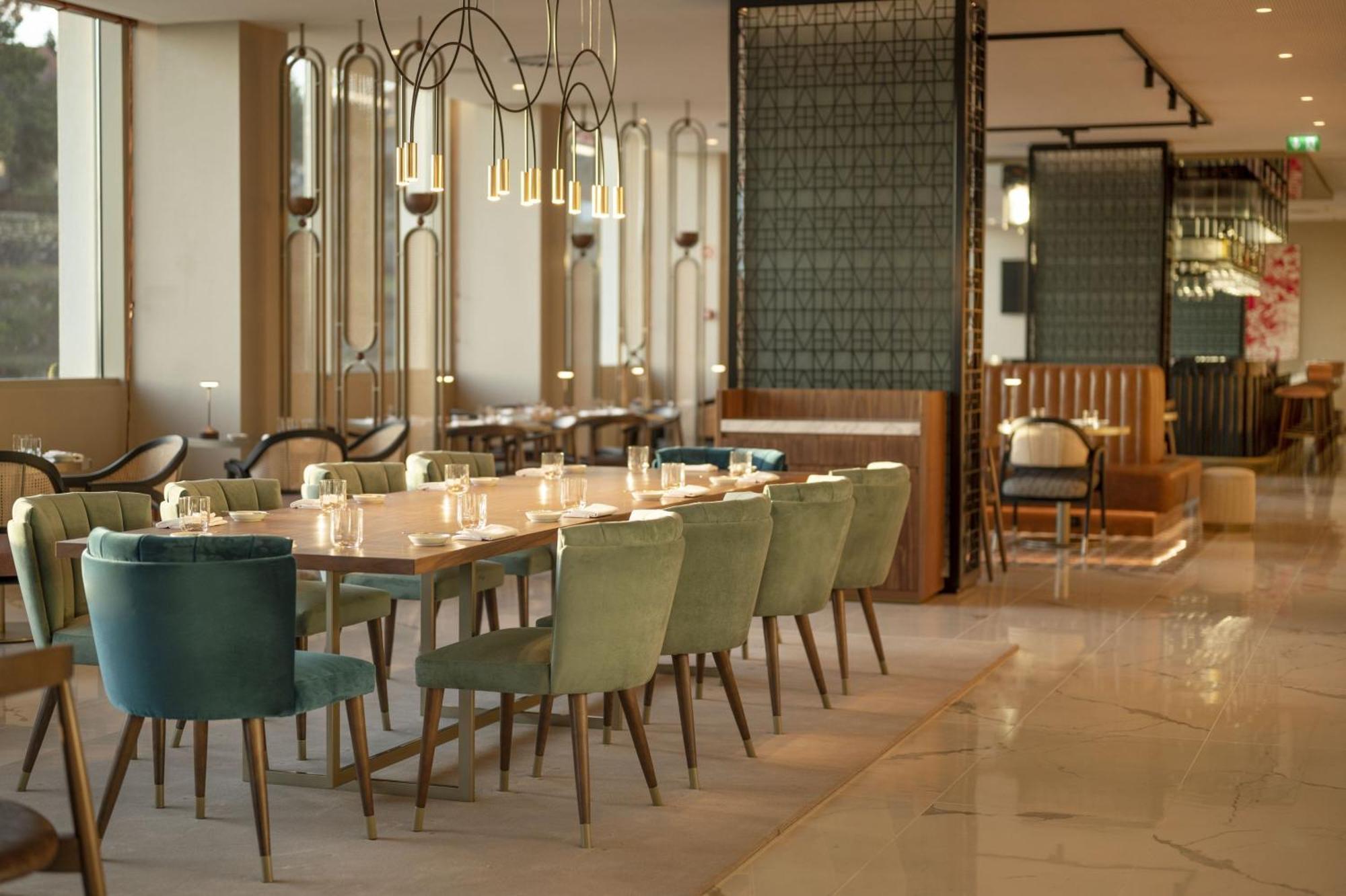 Renaissance Porto Lapa Hotel Exterior photo The restaurant